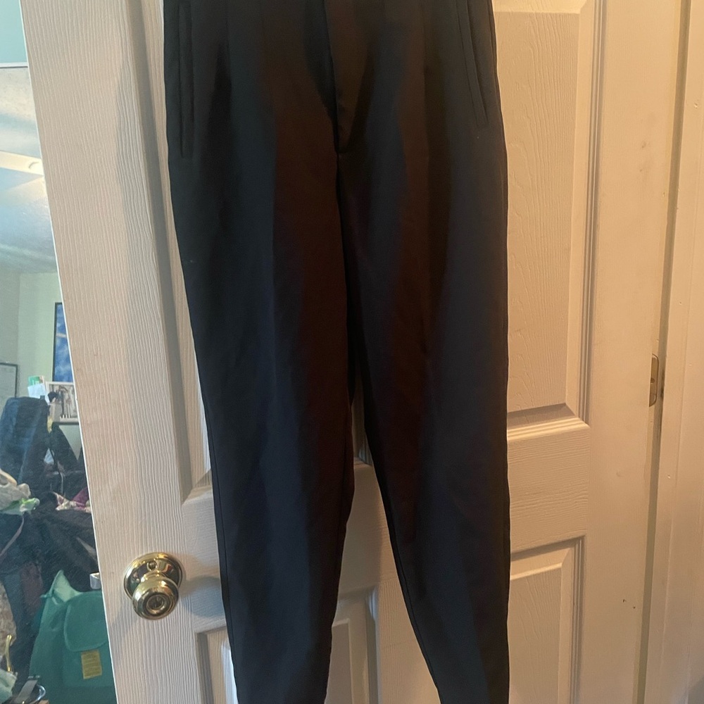 Form fitting trousers